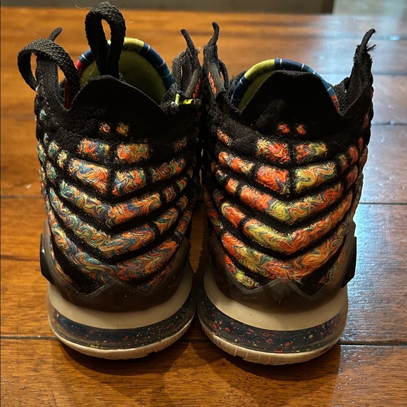 Nike Lebron XVII Men’s athletic shoe - Picture 4 of 8